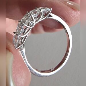 BELLA LUCE 5 Stone Ring
